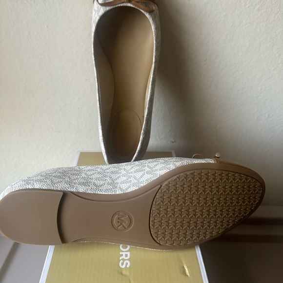 Brand new Michael Kor shoes - Picture 3 of 8